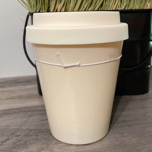 DW HOME SPRINKLE DONUT AND VANILLA LATTE FRESHLY BREWED AROMA JAR CANDLE… - Picture 5 of 9